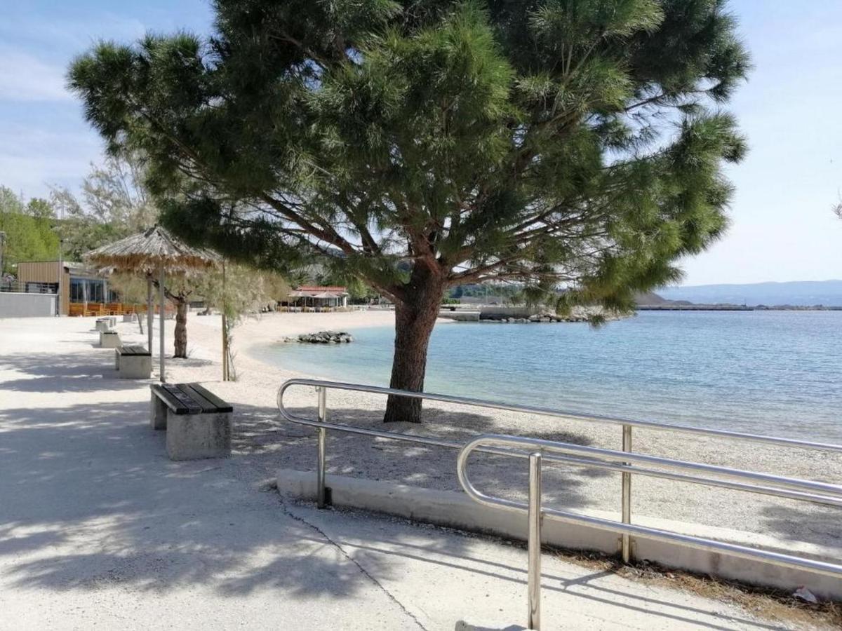 Apartments Sun & Sea Дуги Рат Екстериор снимка