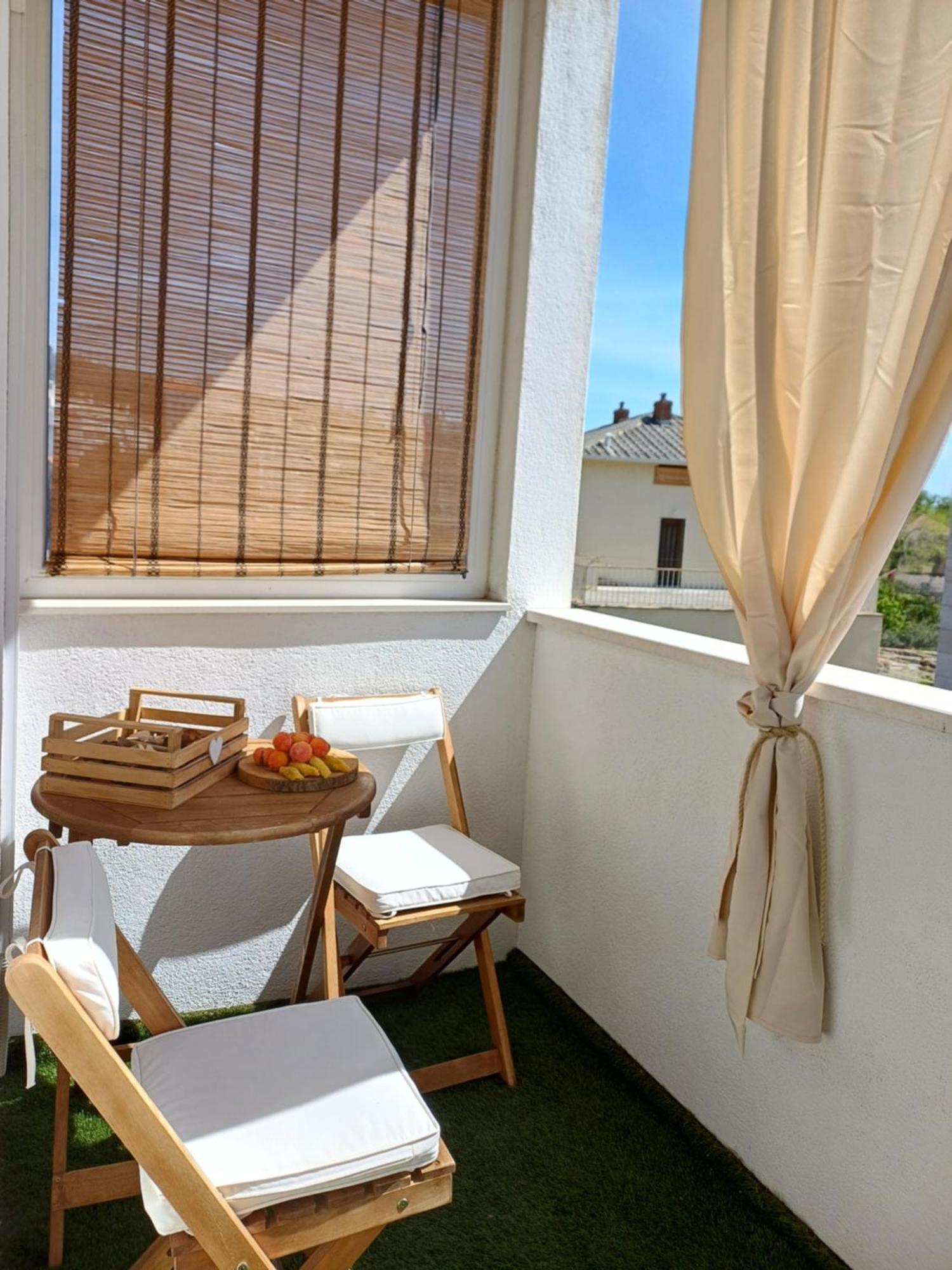 Apartments Sun & Sea Дуги Рат Екстериор снимка