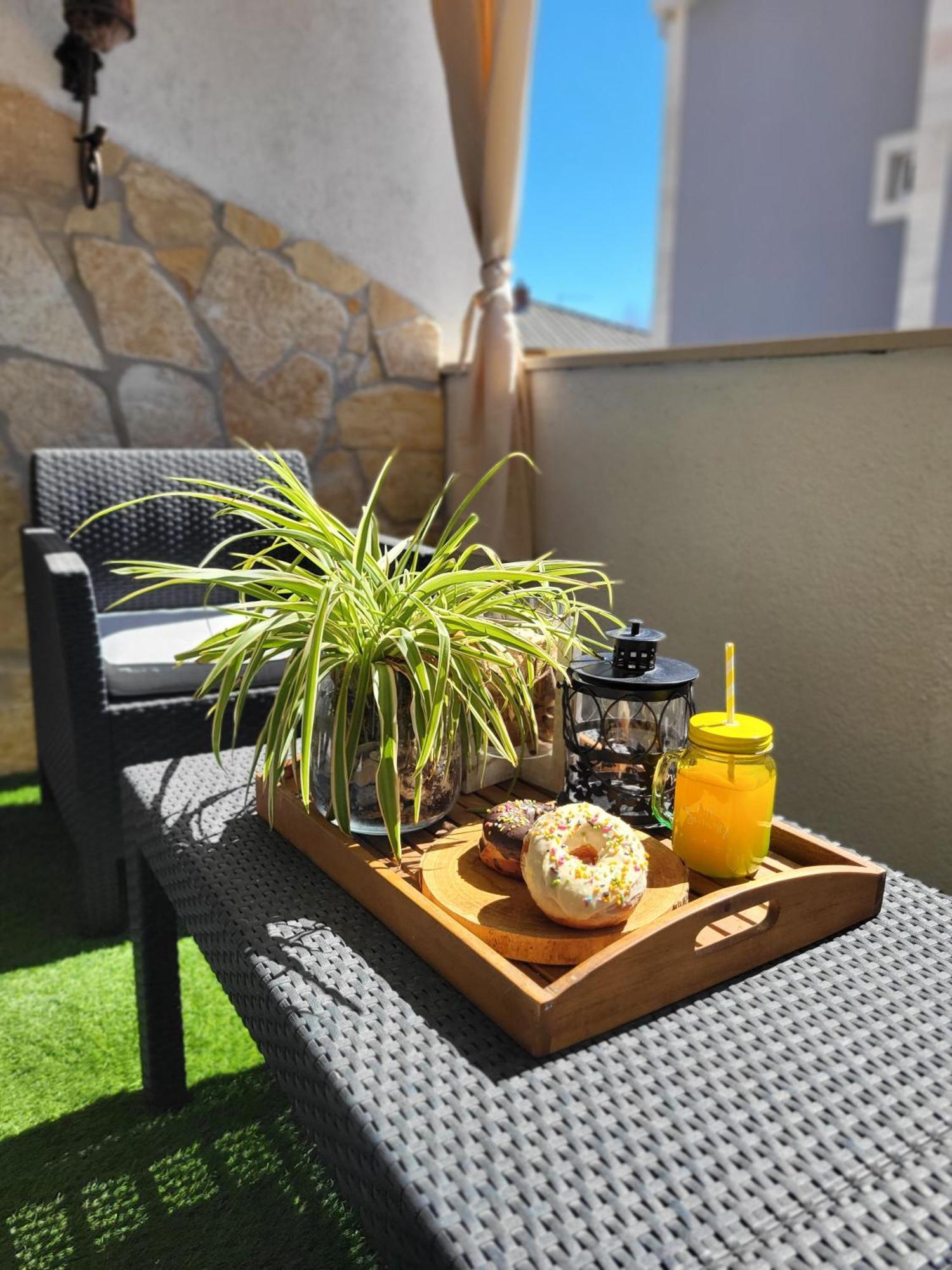 Apartments Sun & Sea Дуги Рат Екстериор снимка