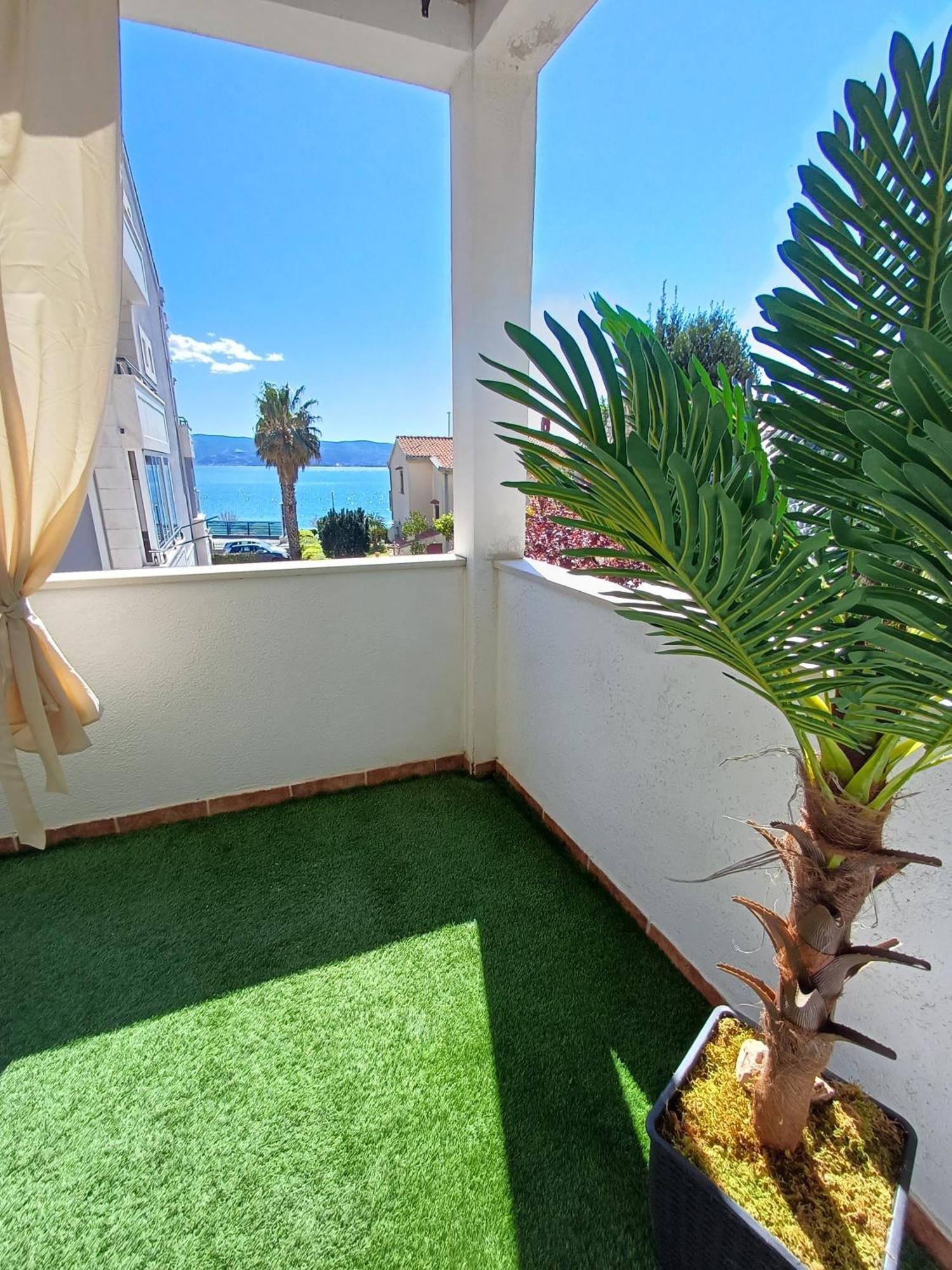 Apartments Sun & Sea Дуги Рат Екстериор снимка