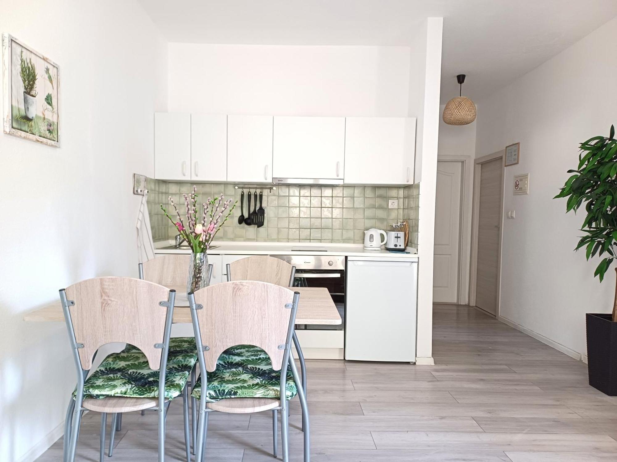 Apartments Sun & Sea Дуги Рат Екстериор снимка
